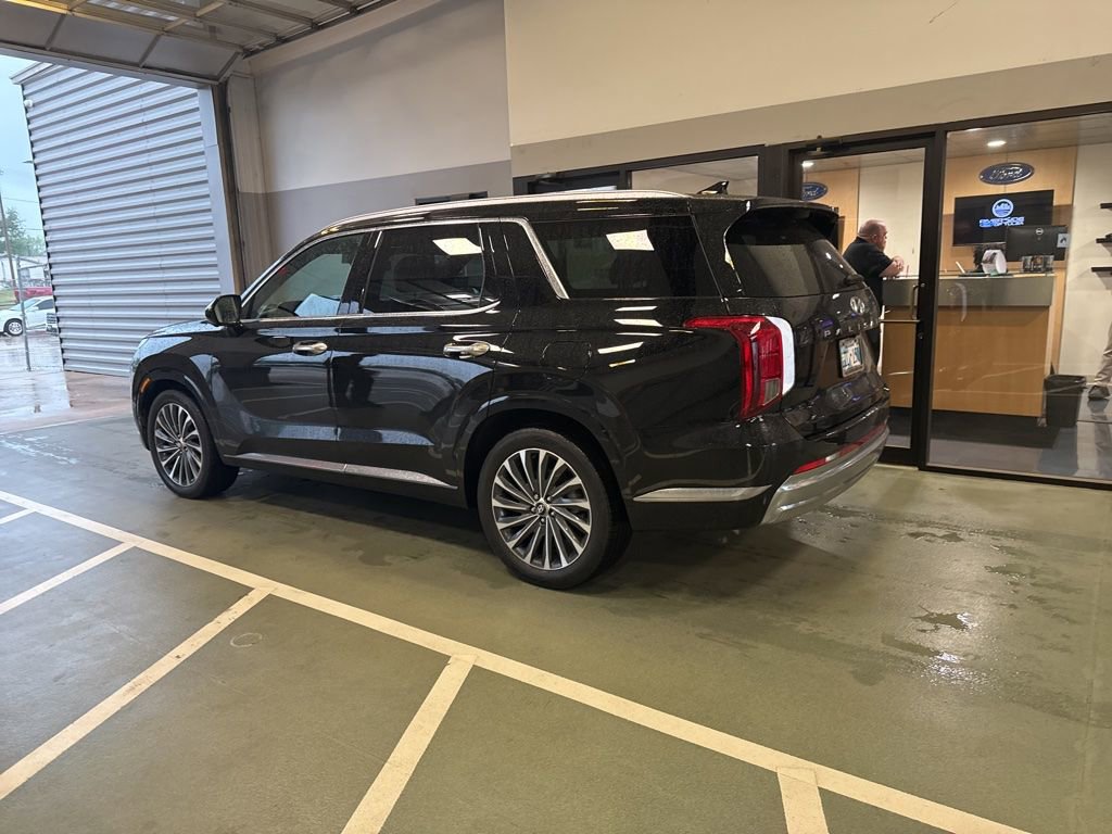 Used 2024 Hyundai Palisade Calligraphy image 4