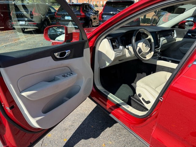 Used 2019 Volvo XC60 T5 Momentum w/ Premium Package FWD image 4