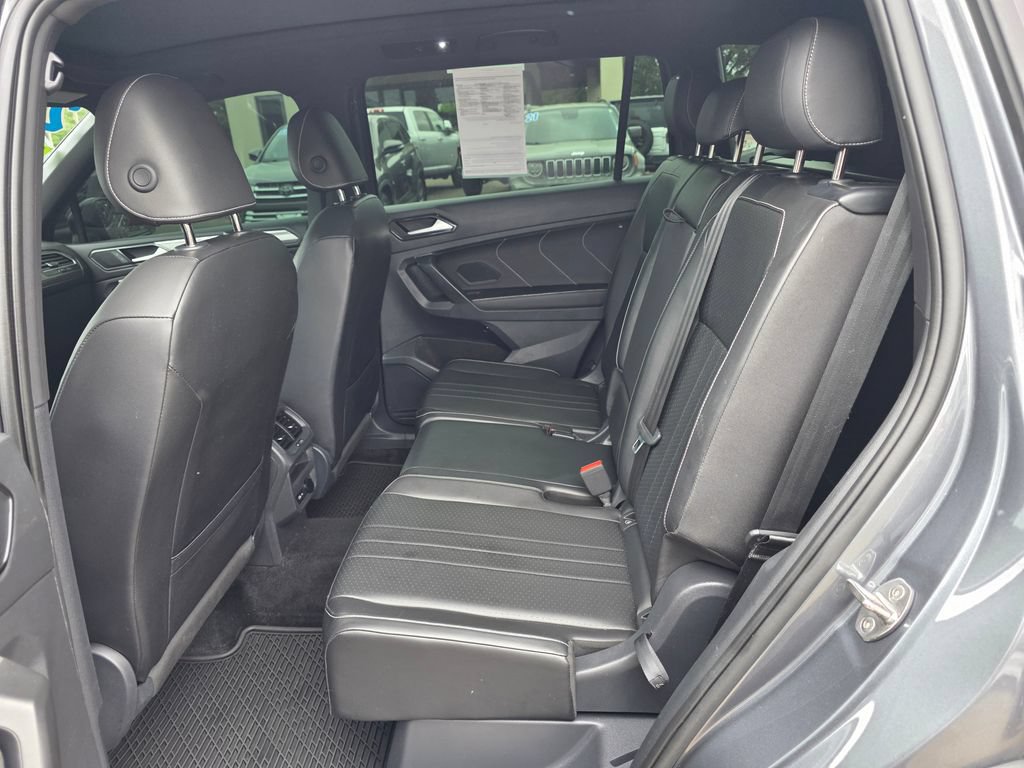 Used 2024 Volkswagen Tiguan SE R-Line FWD image 11