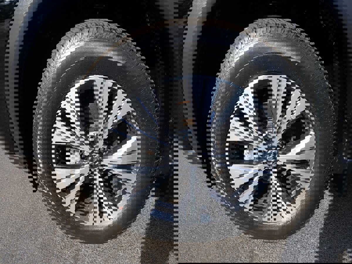 Used 2021 Nissan Rogue SV image 32