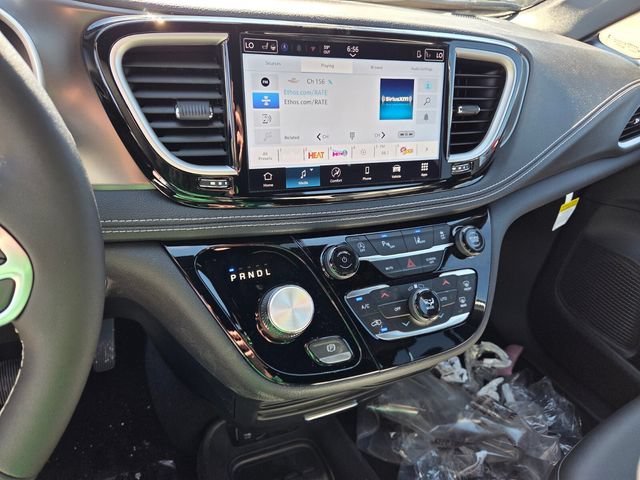 New 2026 Chrysler Pacifica Select FWD image 21