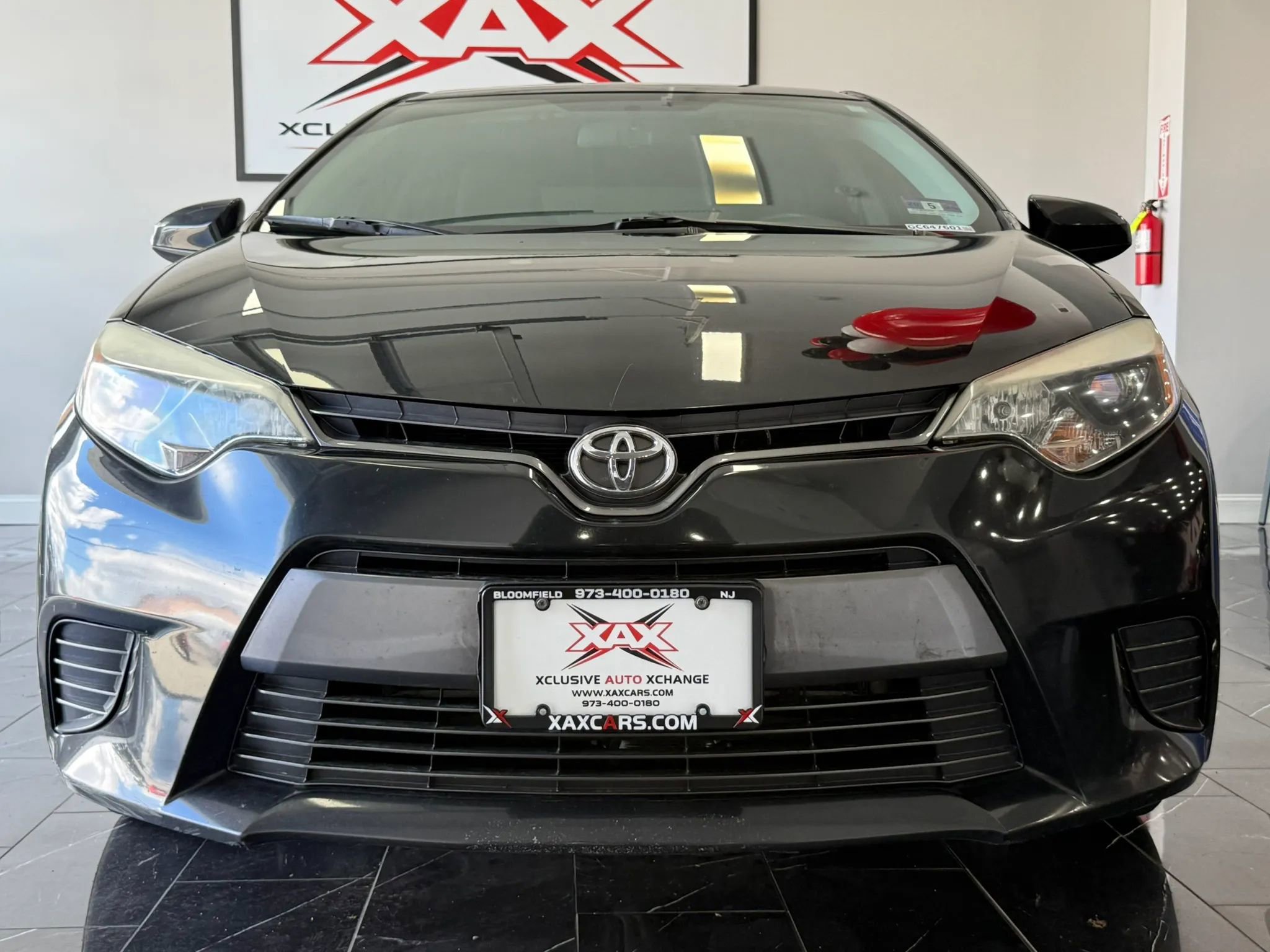 Used 2016 Toyota Corolla LE FWD image 2