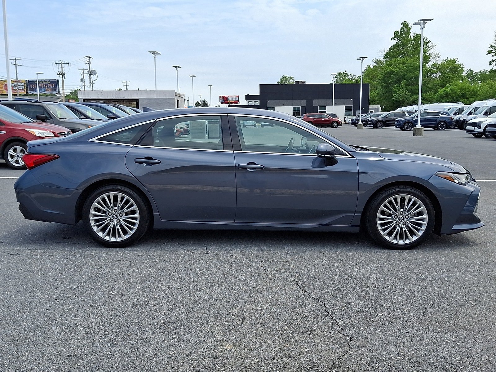 Used 2020 Toyota Avalon Limited w/ Advanced Safety Package FWD image 5