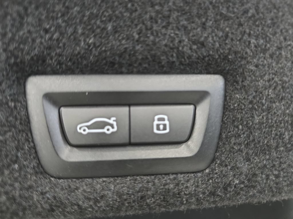 Certified 2023 BMW 760i xDrive AWD/4WD image 21