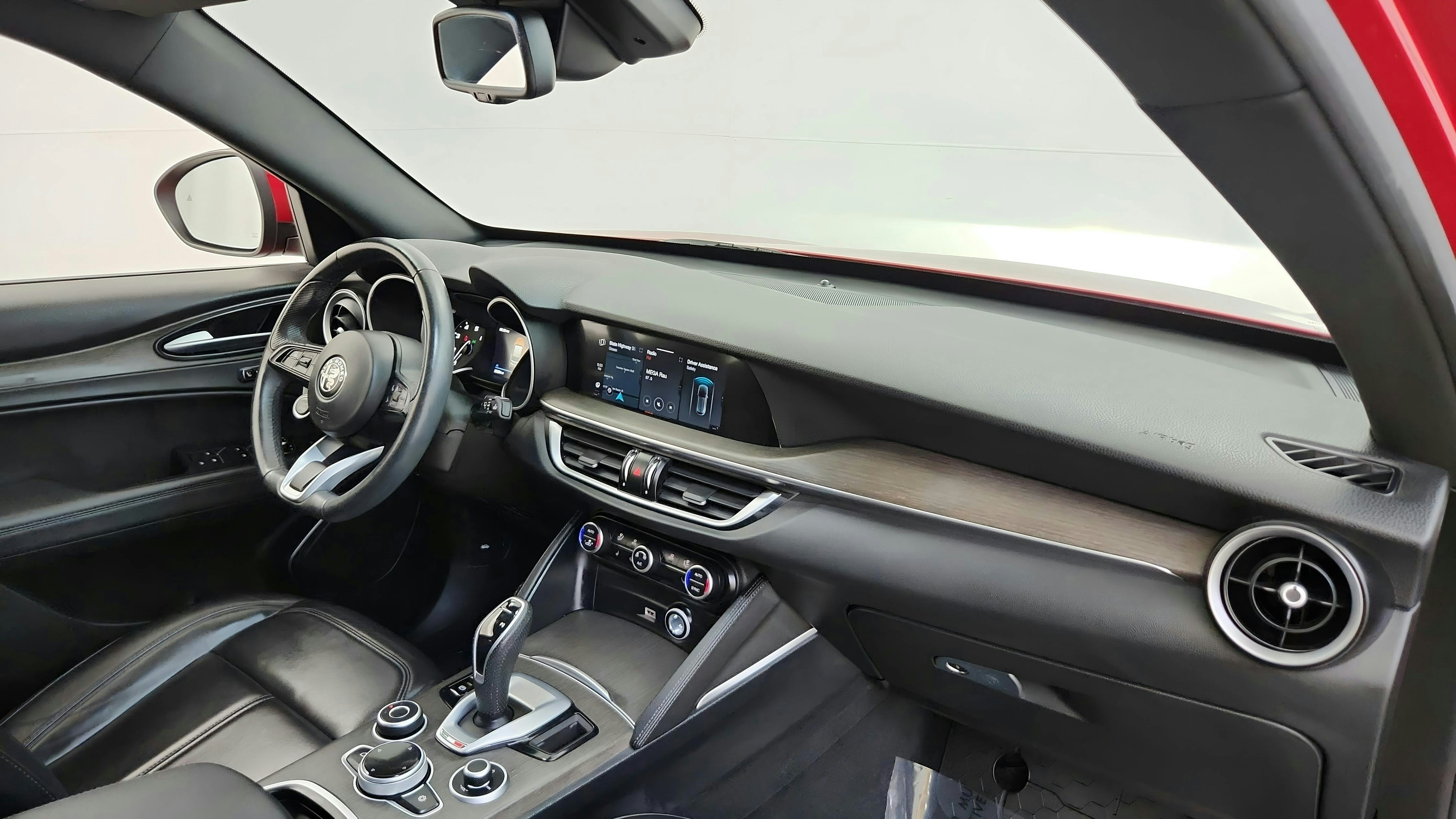 Used 2022 Alfa Romeo Stelvio Ti AWD/4WD image 26
