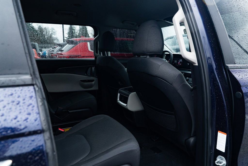 Used 2024 Kia Carnival LX FWD image 23