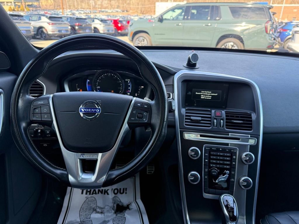 Used 2016 Volvo XC60 T6 R-Design image 21