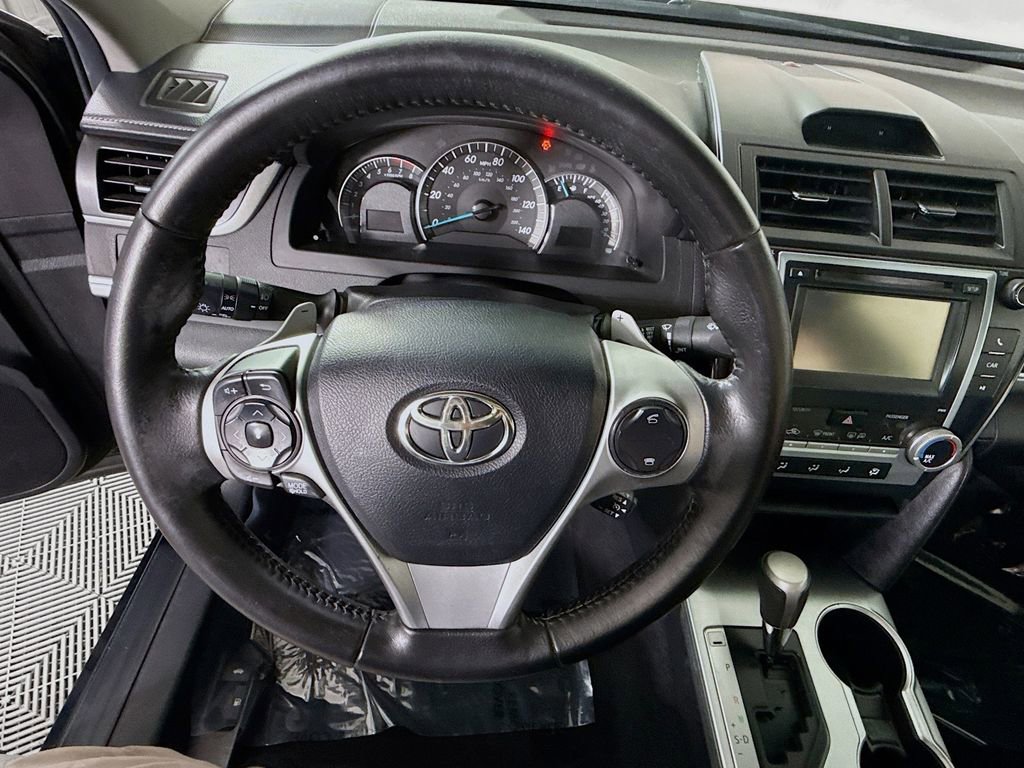 Used 2014 Toyota Camry SE FWD image 18