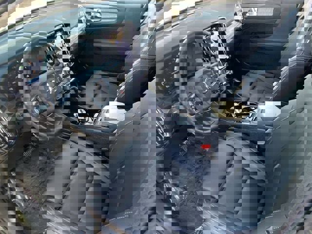 Certified 2025 Volvo XC40 B5 Plus w/ Protection Package Premier image 19