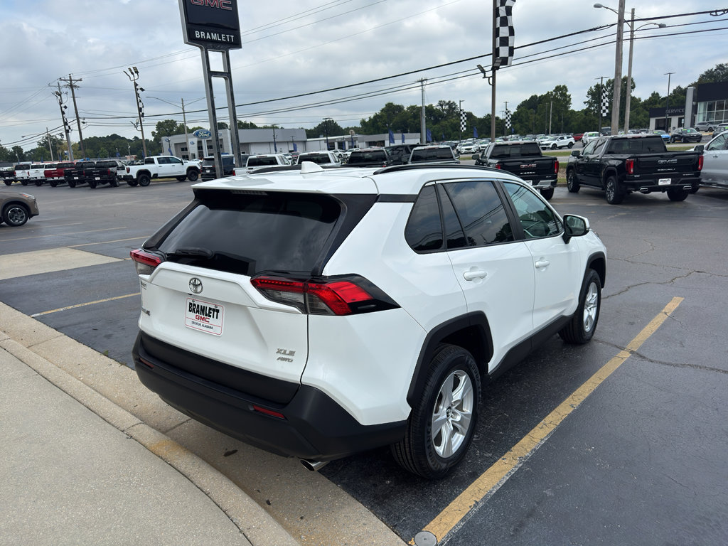 Used 2021 Toyota RAV4 XLE w/ Carpet Mat Package (TMS) image 5