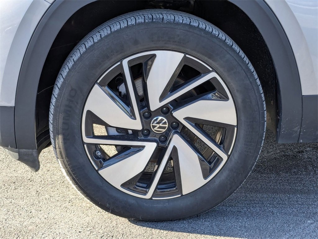 Used 2025 Volkswagen Atlas SE image 9