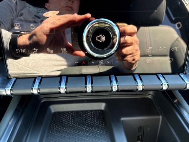 New 2026 GMC Acadia AT4 w/ Luxury Package AWD/4WD image 15