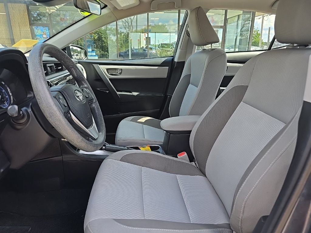Used 2017 Toyota Corolla LE w/ Carpet Mat Package (TMS) FWD image 27