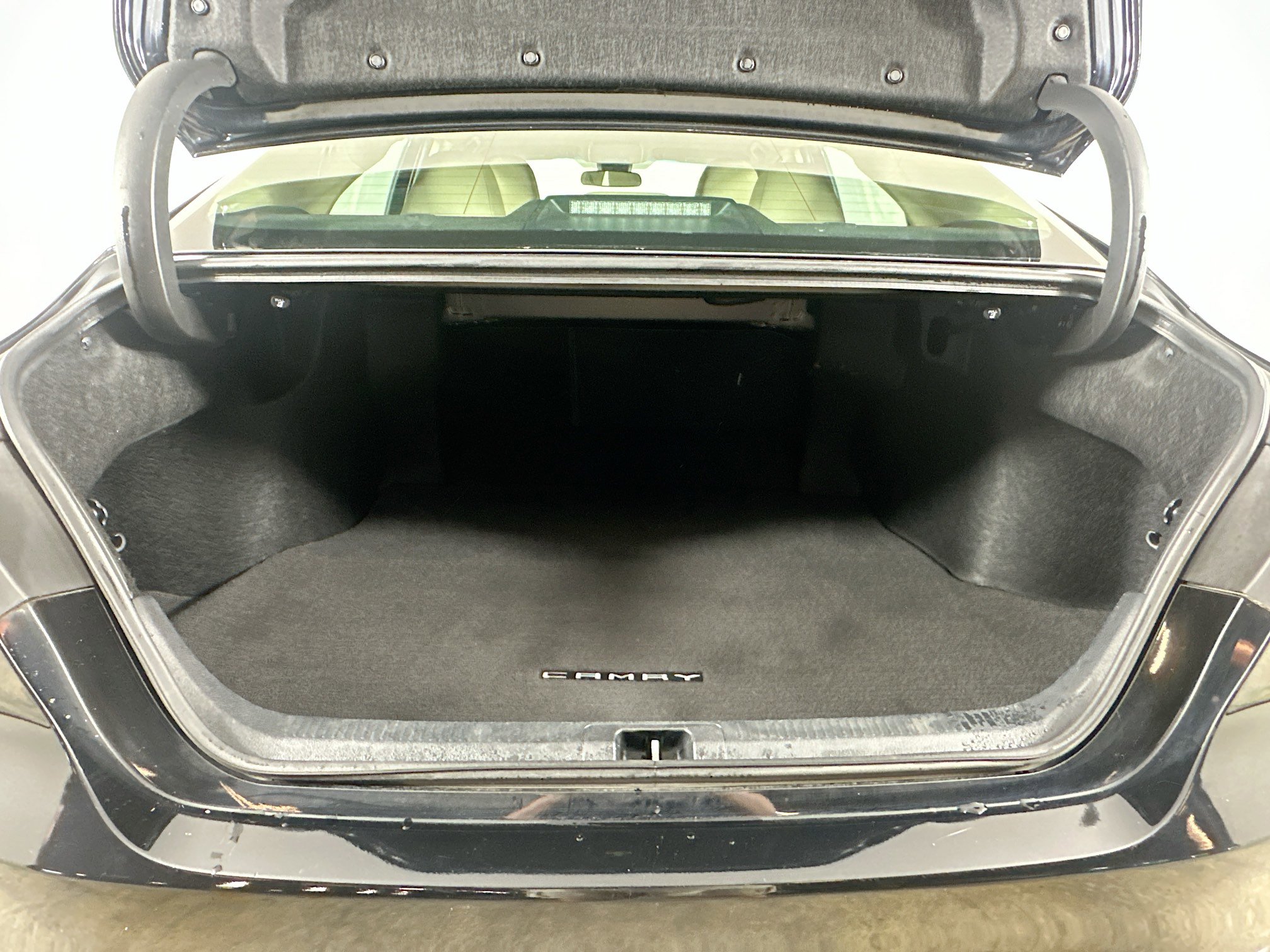 Used 2018 Toyota Camry LE FWD image 27