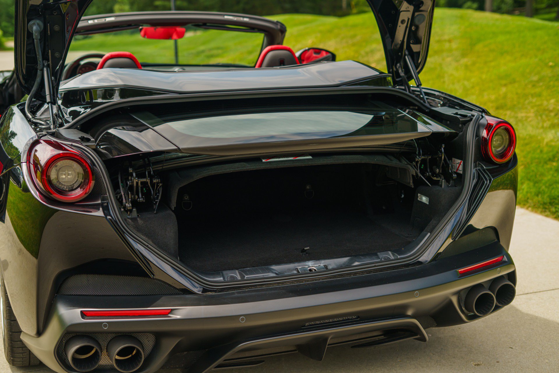 Used 2019 Ferrari Portofino RWD image 99