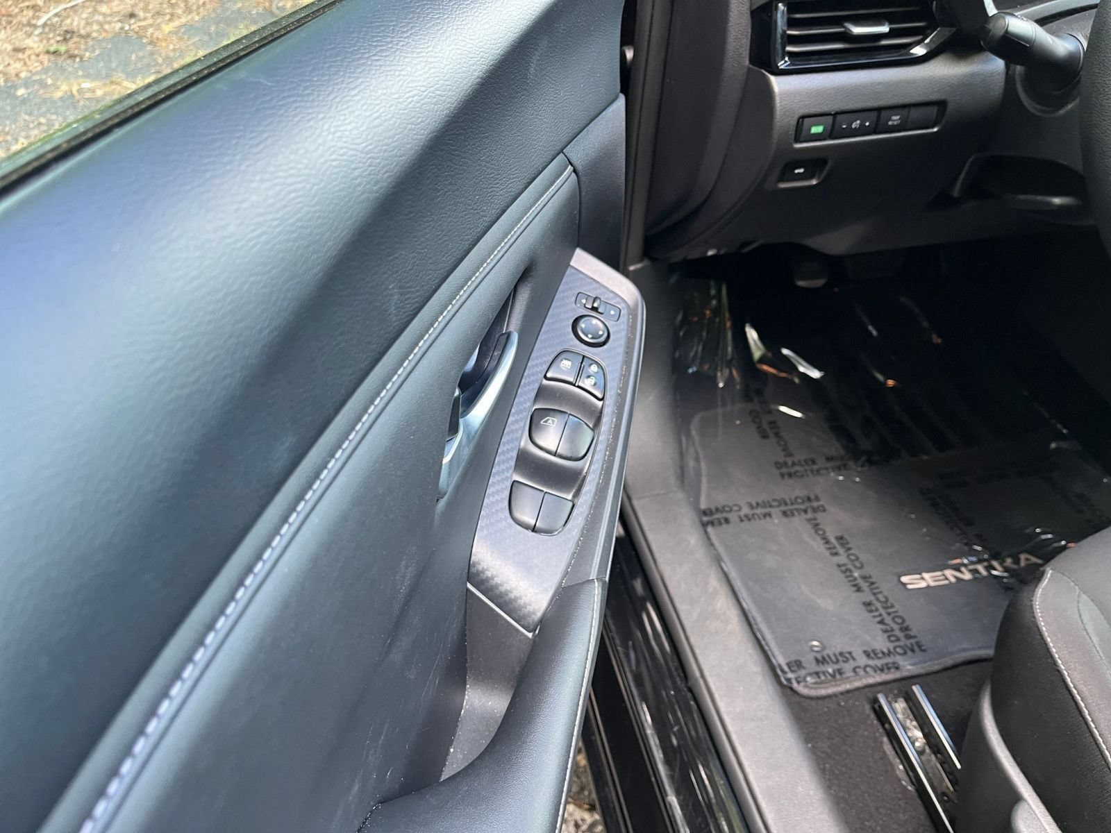 Used 2025 Nissan Sentra SV FWD image 21