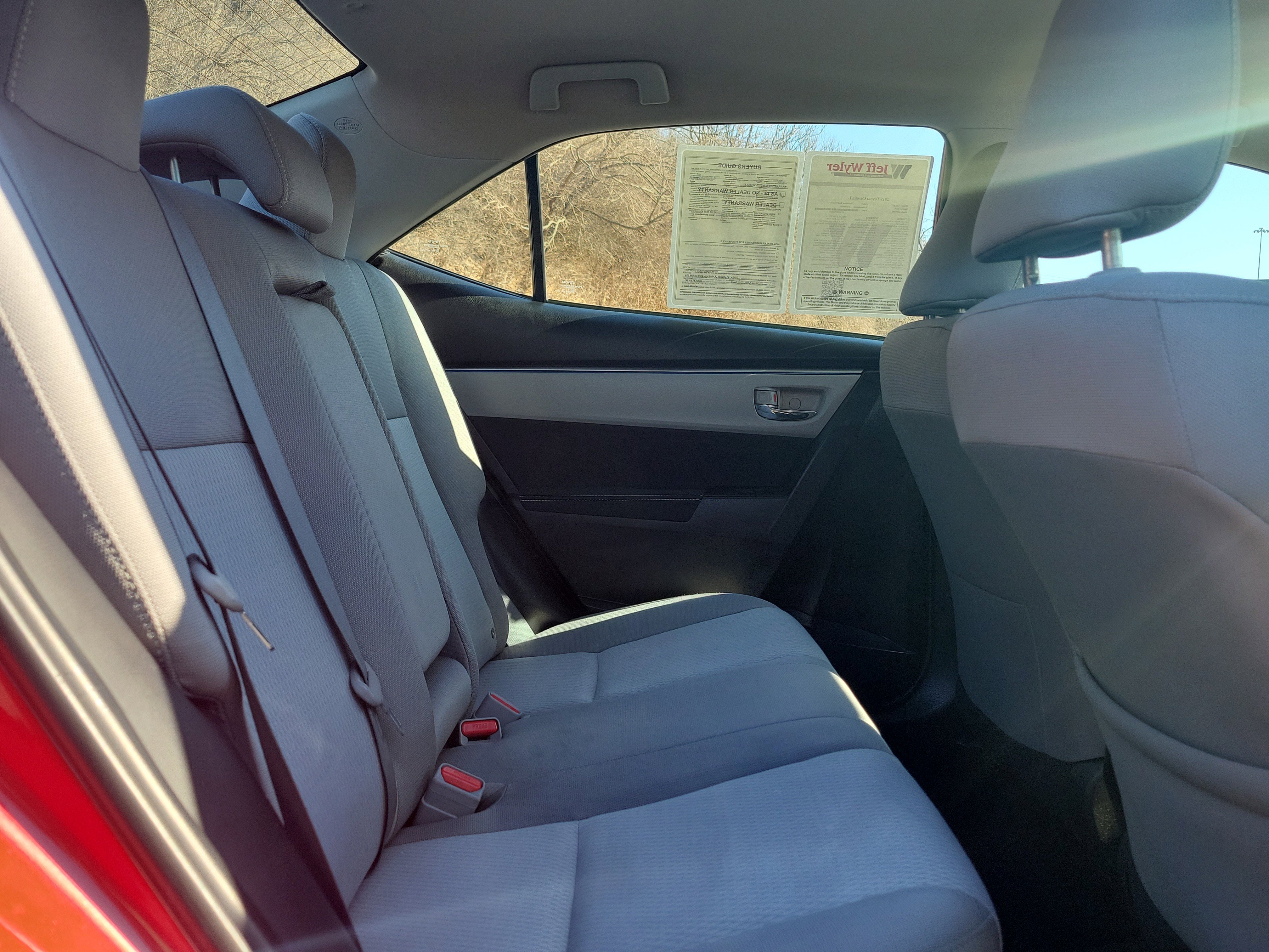 Used 2015 Toyota Corolla LE image 27