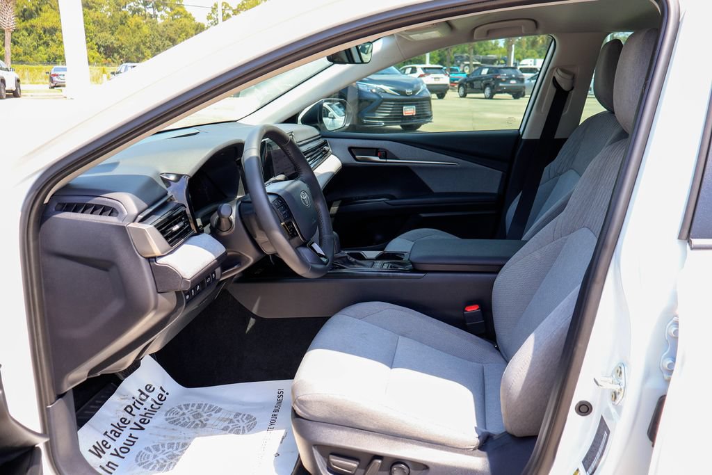 Used 2025 Toyota Camry LE w/ Convenience Package FWD image 9