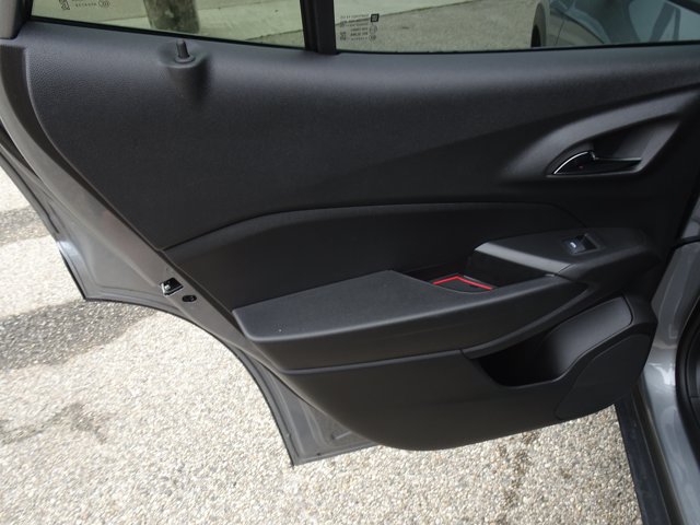 Used 2025 Chevrolet Trax RS w/ Sunroof Package FWD image 16