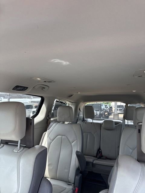 Used 2018 Chrysler Pacifica Touring-L Plus w/ Advanced Safetytec Group FWD image 8