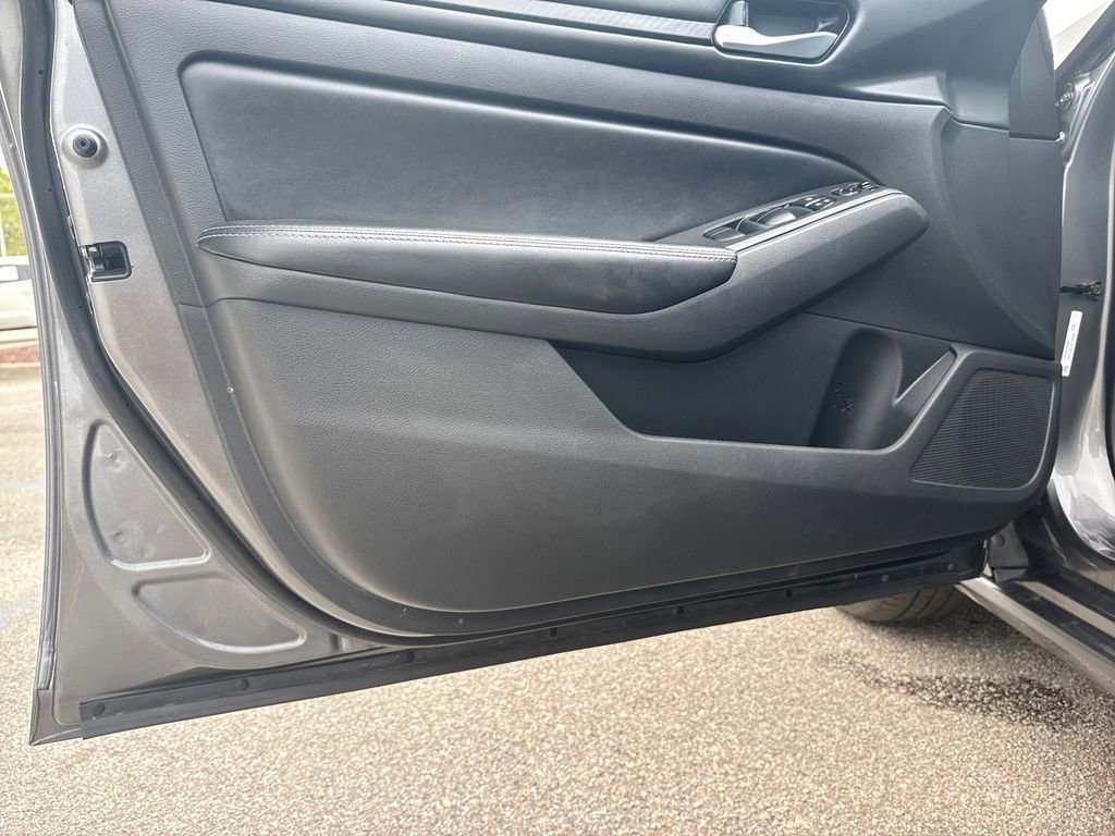 Used 2024 Nissan Altima 2.5 SV image 17