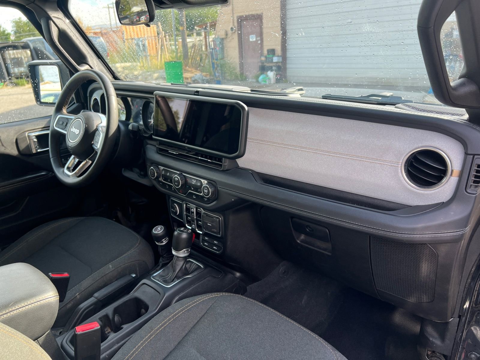 Used 2024 Jeep Wrangler Sahara image 16