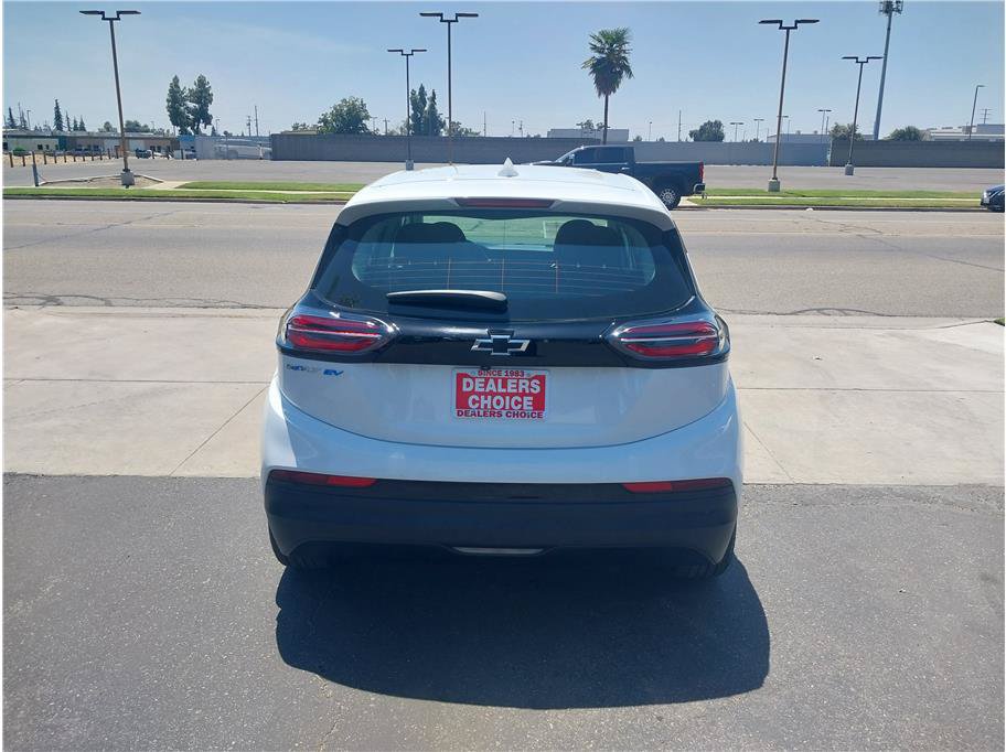 Used 2023 Chevrolet Bolt LT w/ Infotainment Package FWD image 5