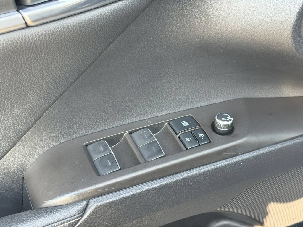 Used 2022 Toyota Camry XSE FWD image 13