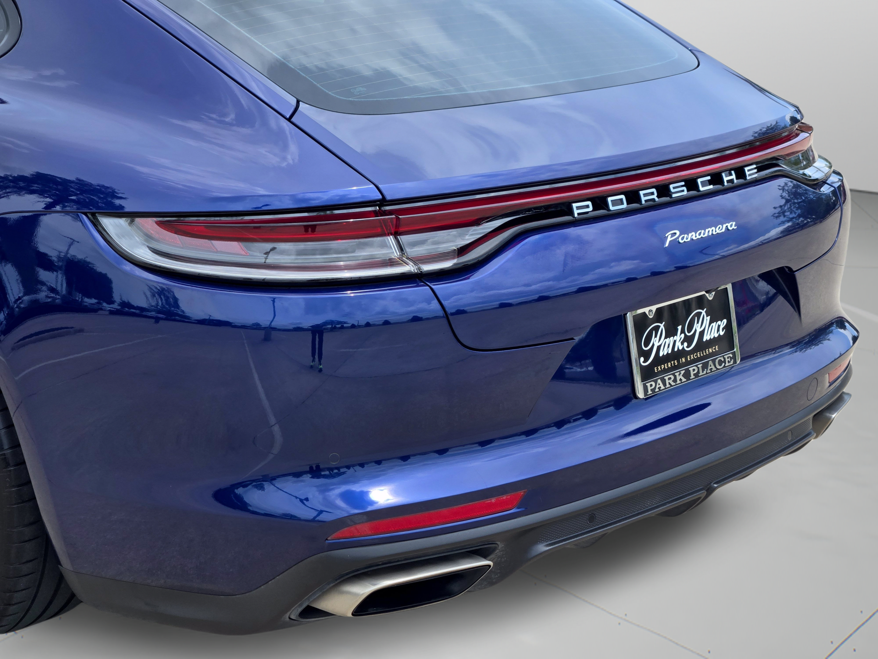 Used 2022 Porsche Panamera image 37