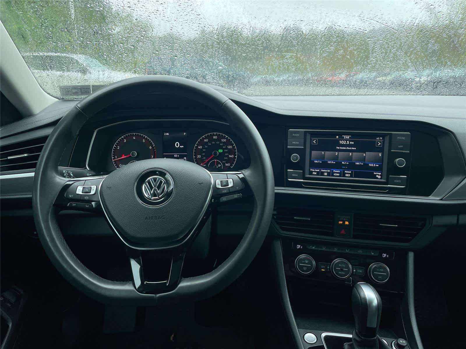 Used 2020 Volkswagen Jetta SE w/ SE Cold Weather Package FWD image 19