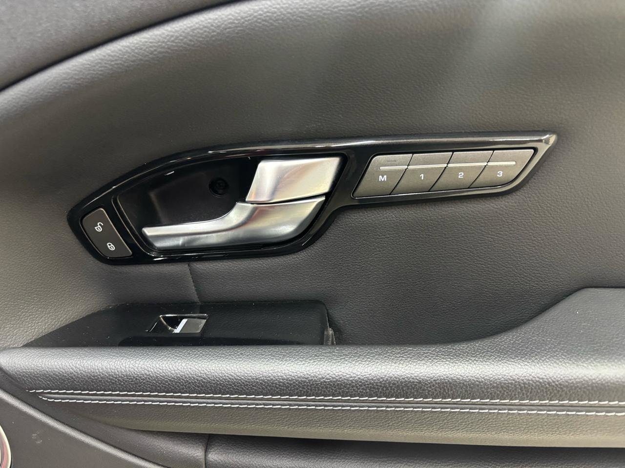 Used 2018 Land Rover Range Rover Evoque SE AWD/4WD image 16