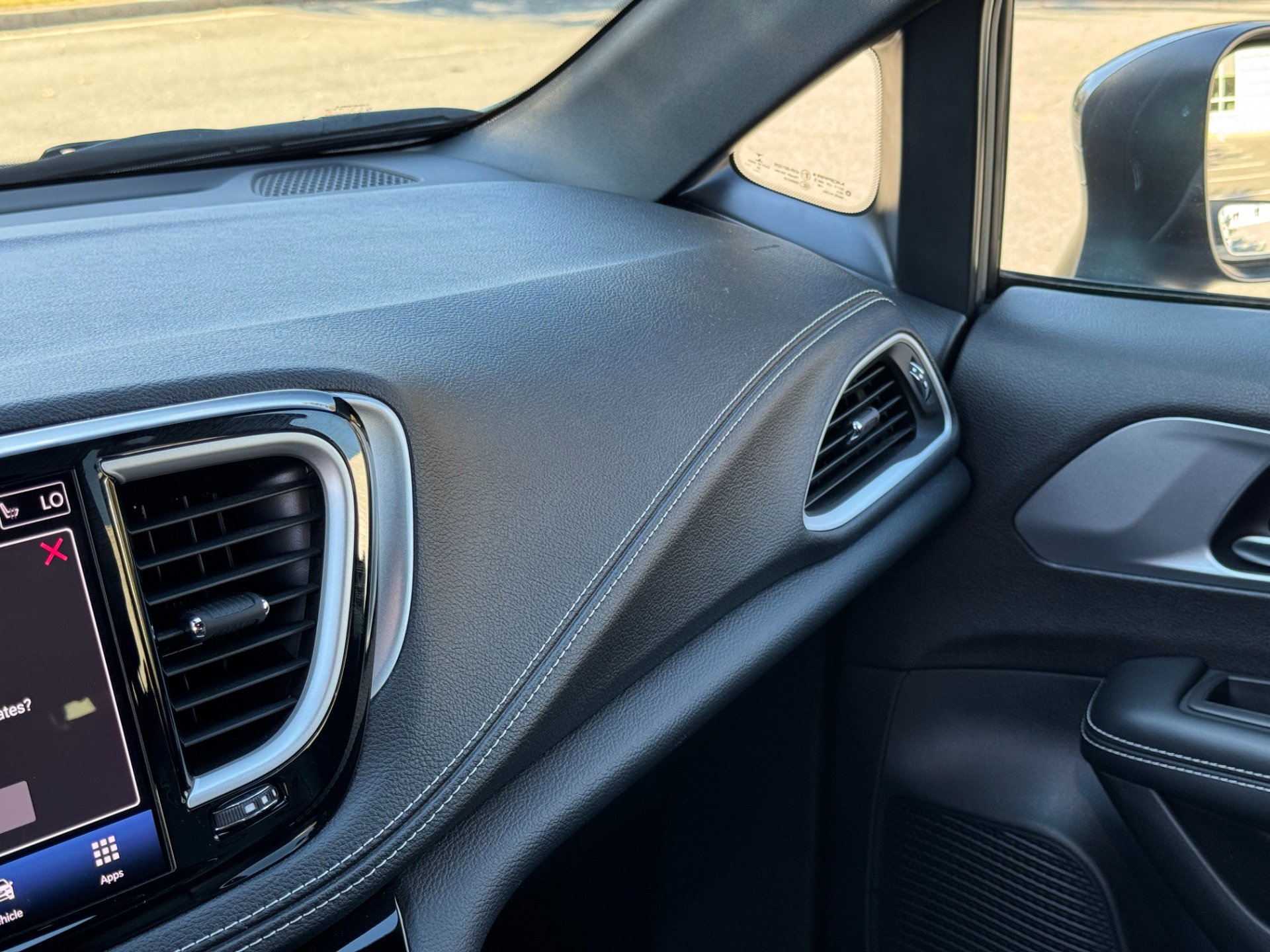 Used 2023 Chrysler Pacifica Touring-L w/ S Appearance Package image 35