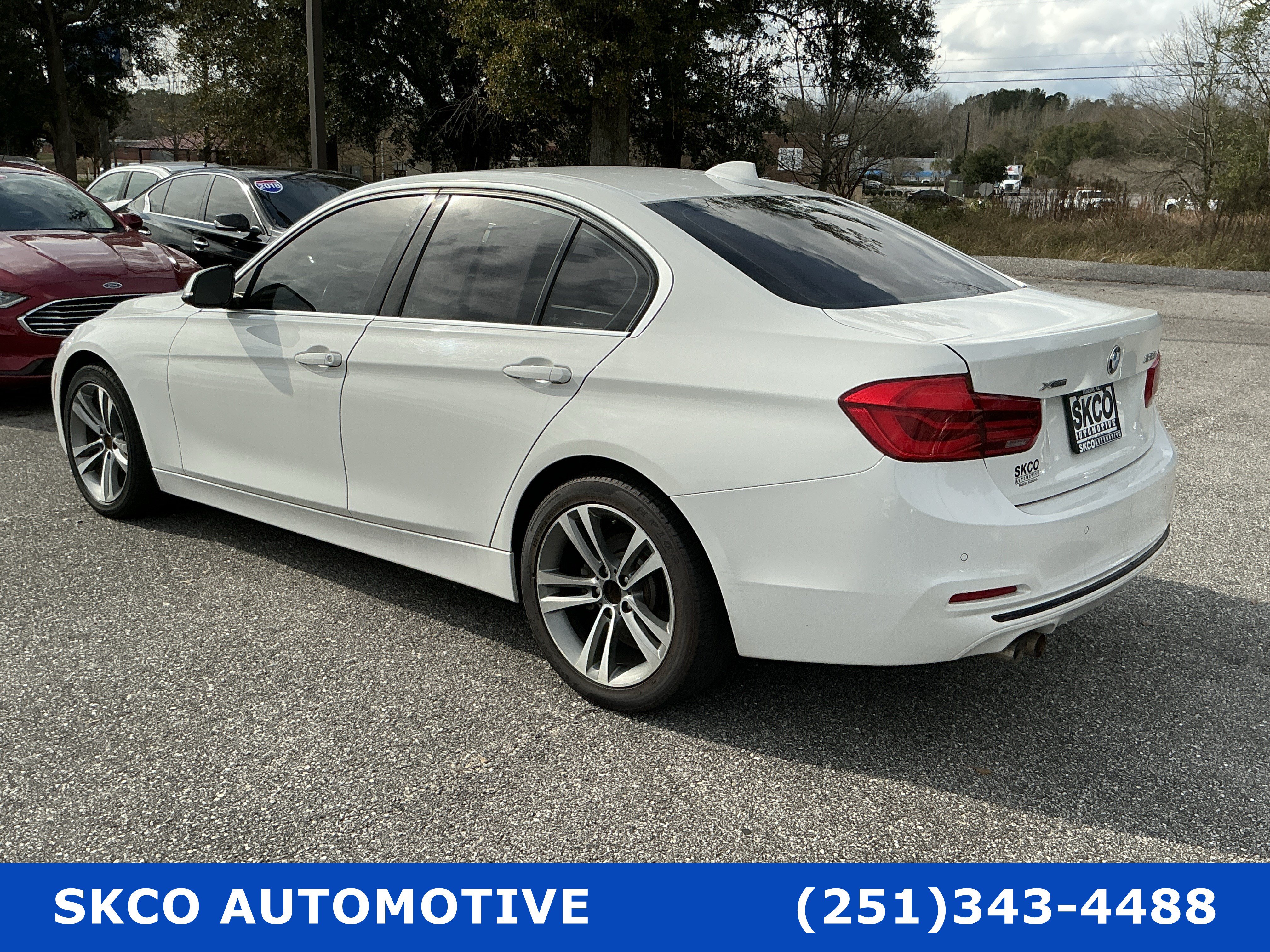 Used 2017 BMW 330i xDrive Sedan w/ Premium Package AWD/4WD image 3