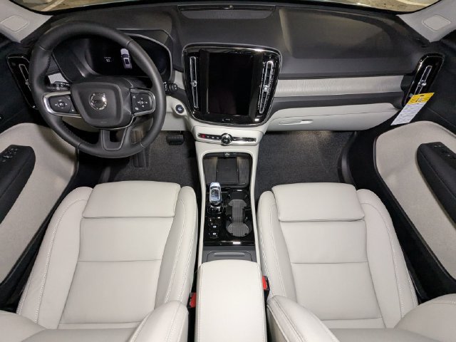 New 2026 Volvo XC40 B5 Plus w/ Protection Package Premier AWD/4WD image 27