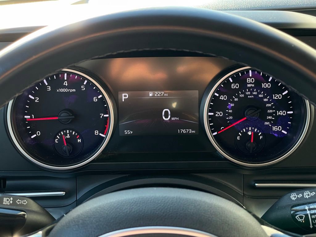 Used 2023 Kia Carnival LX image 13