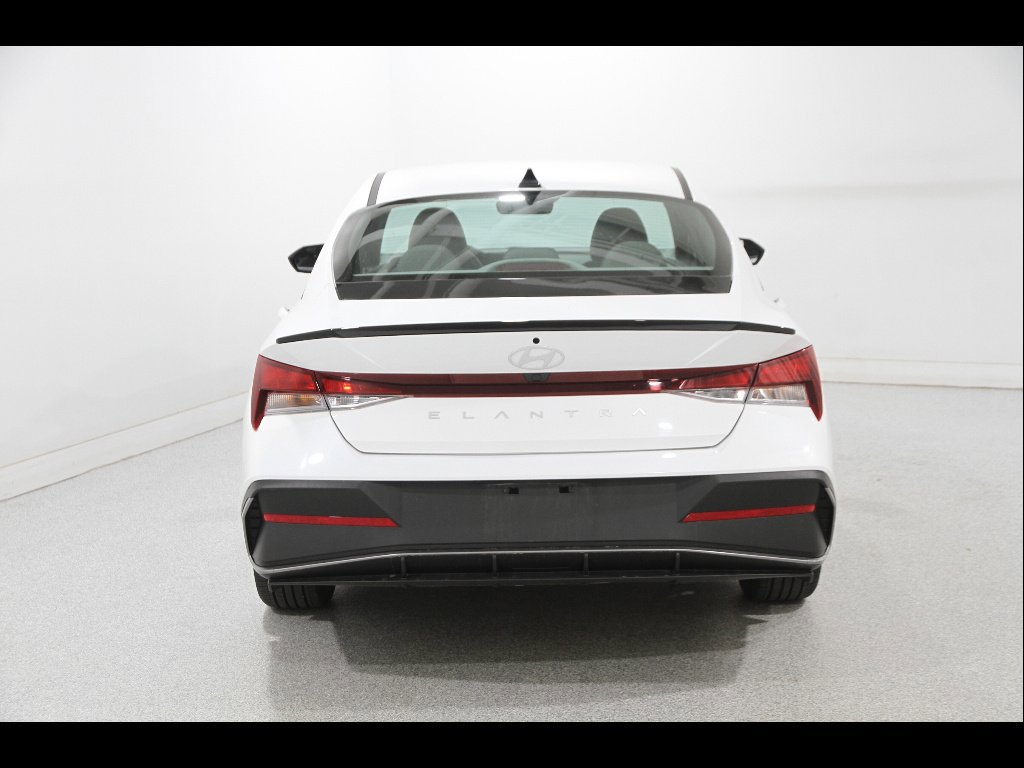 Certified 2025 Hyundai Elantra Sport image 18