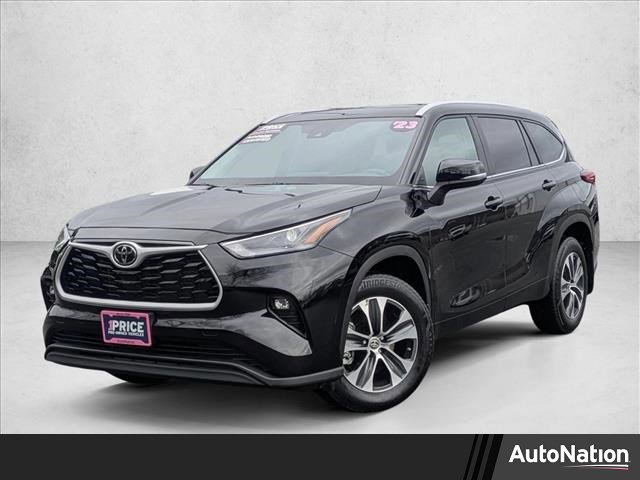 Used 2023 Toyota Highlander XLE image 1
