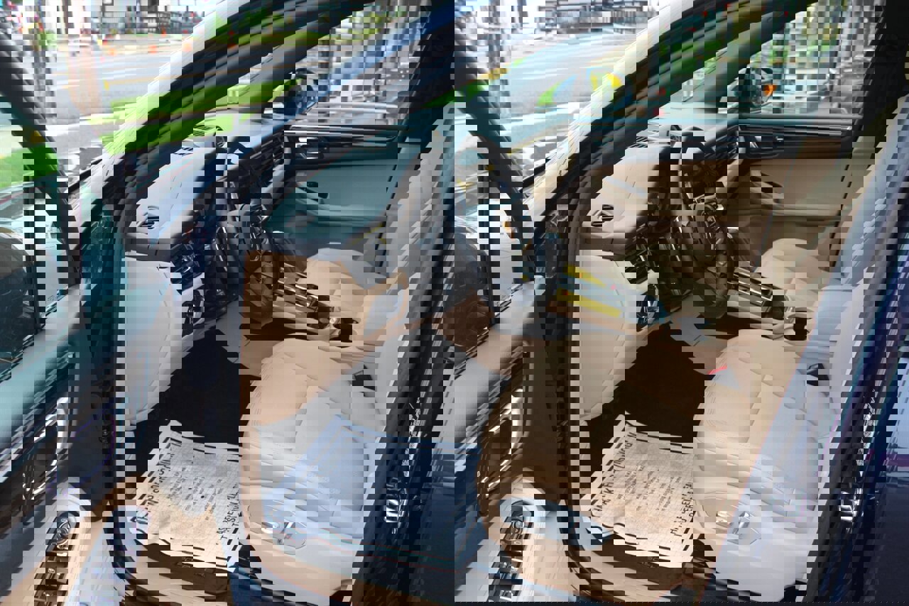 Used 2022 Porsche Macan image 11