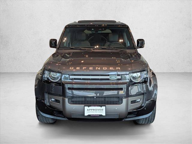 Used 2025 Land Rover Defender 110 X-Dynamic SE AWD/4WD image 2