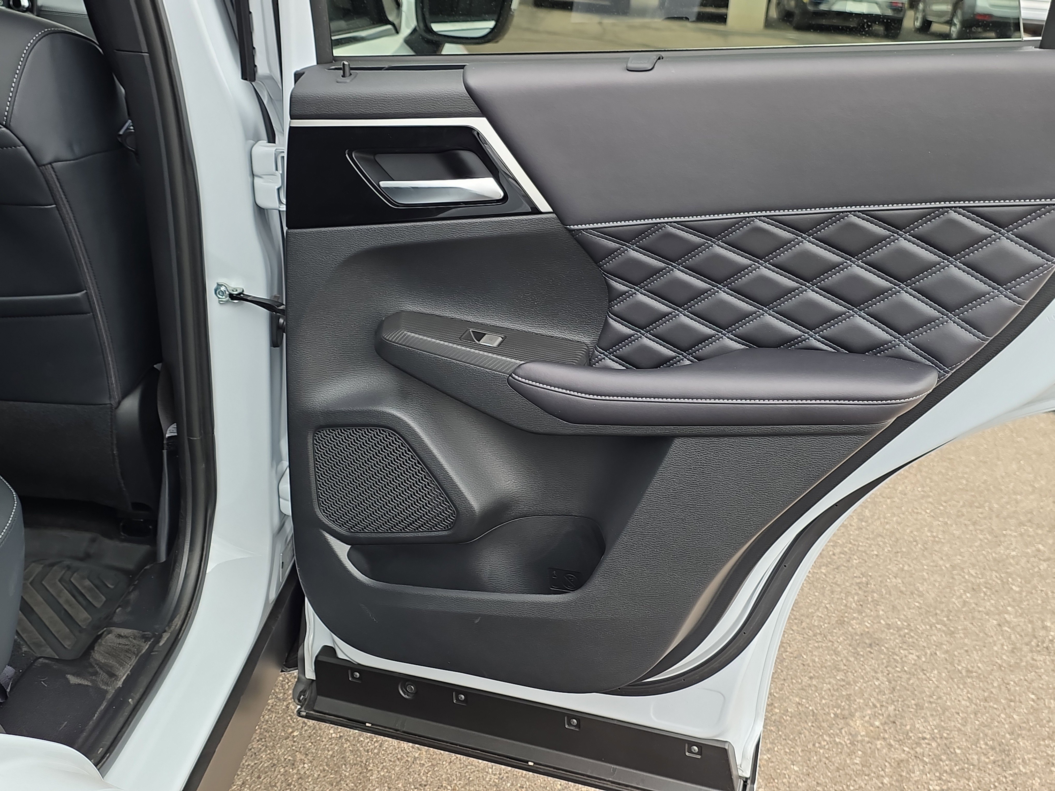 New 2025 Mitsubishi Outlander SEL image 29