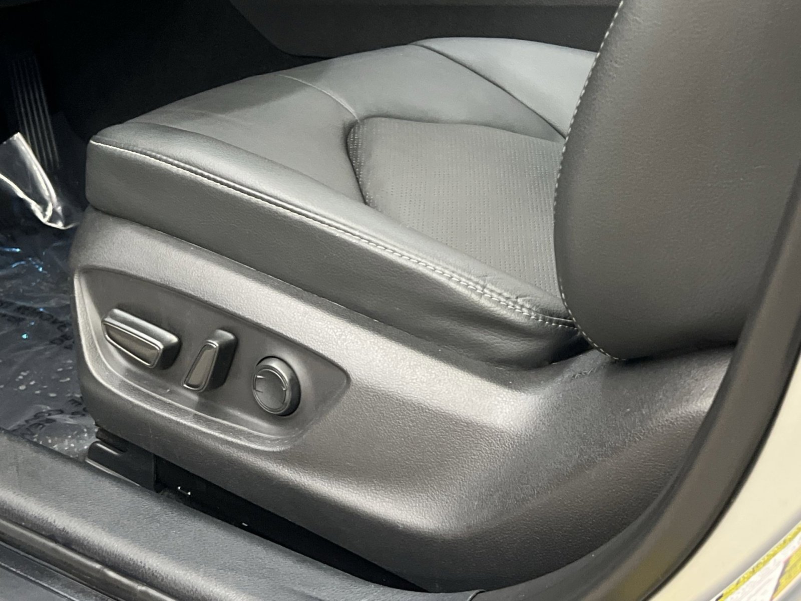 Used 2022 Toyota Camry XSE image 12