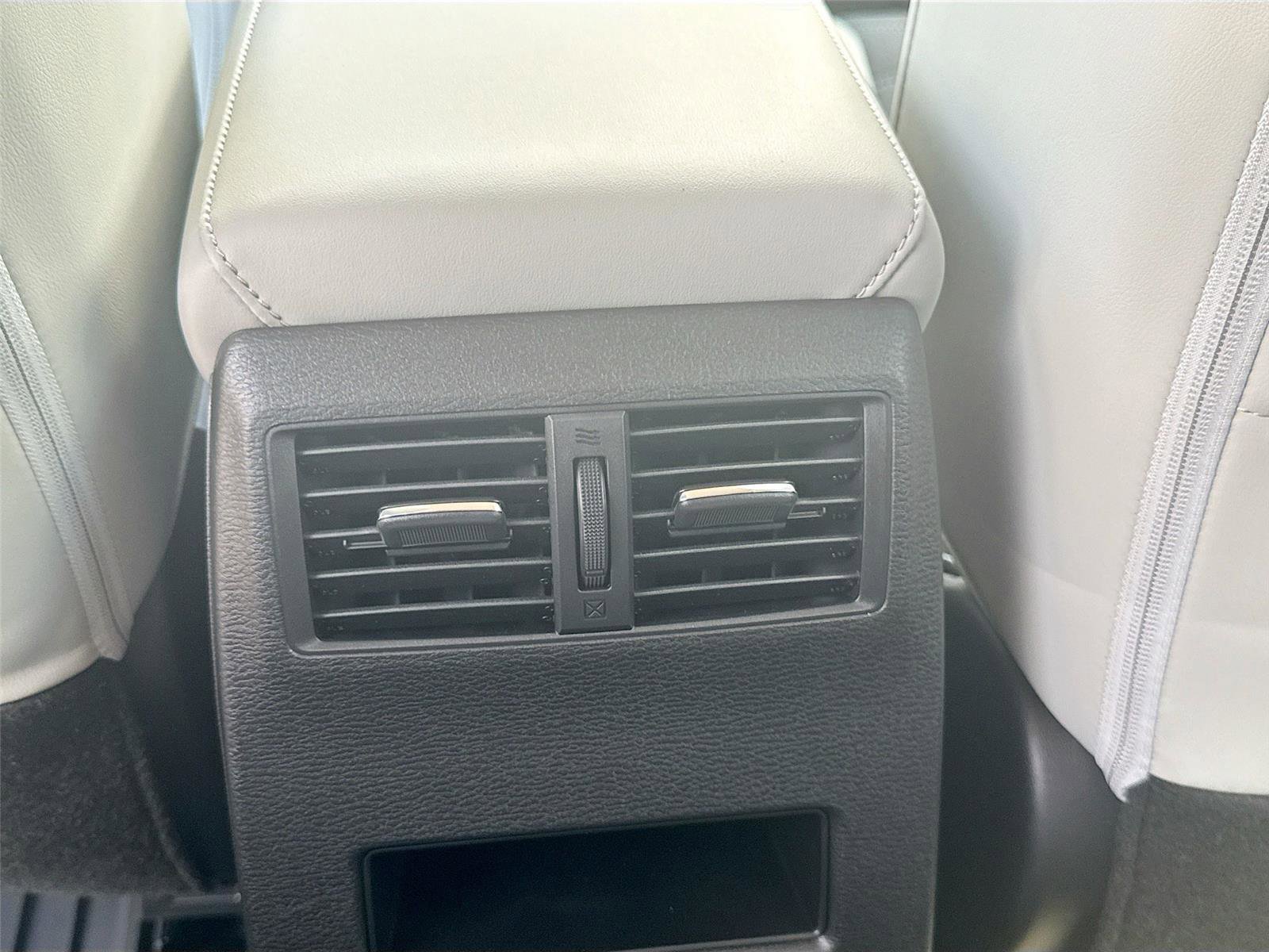 New 2025 Mitsubishi Outlander SE image 26