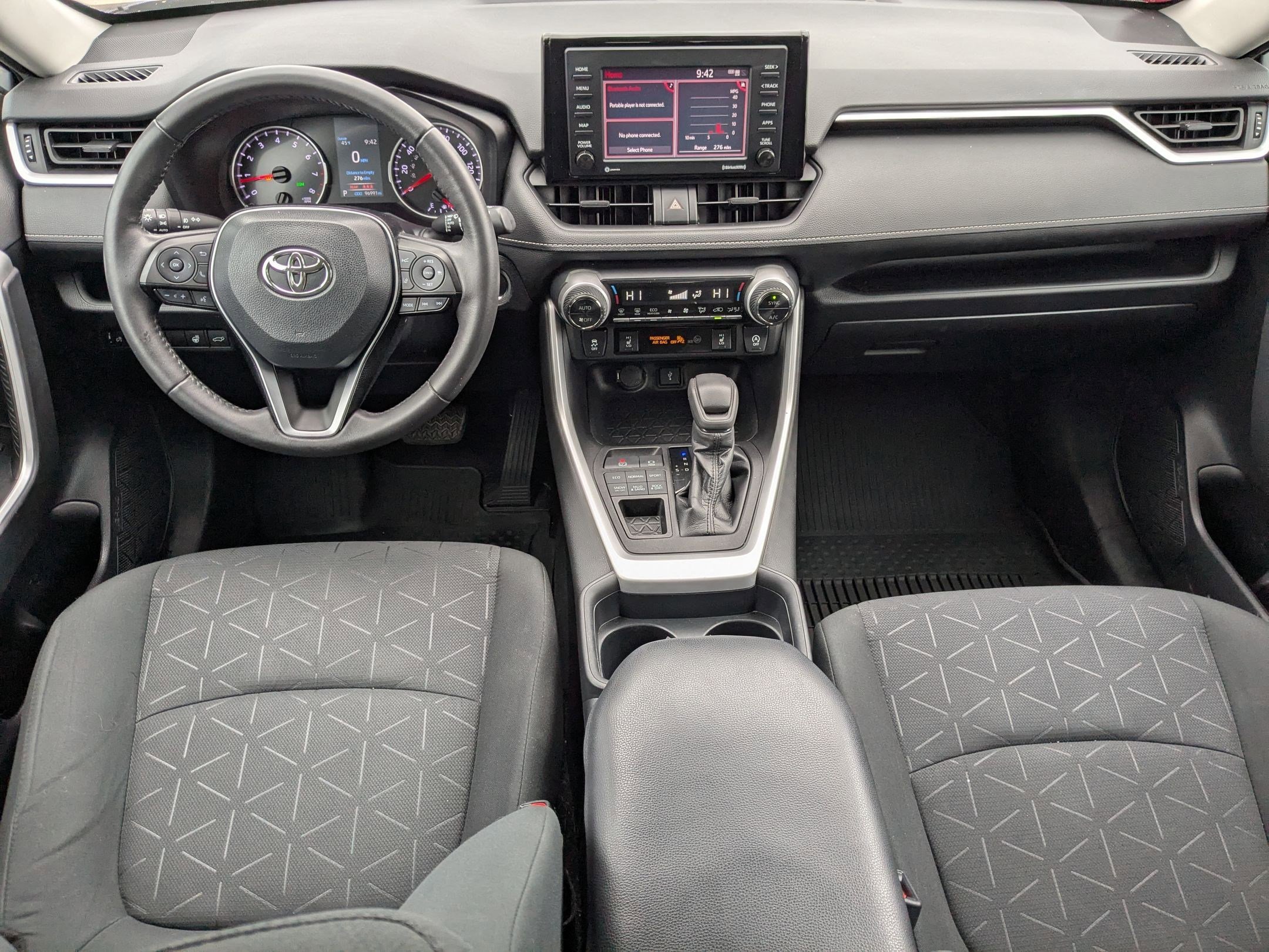 Used 2020 Toyota RAV4 XLE image 17