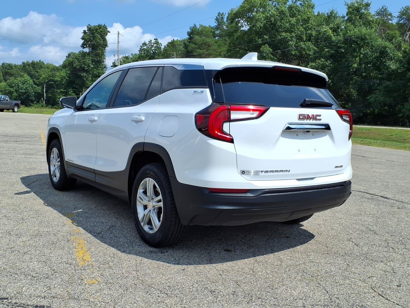 Used 2024 GMC Terrain SLE AWD/4WD image 11