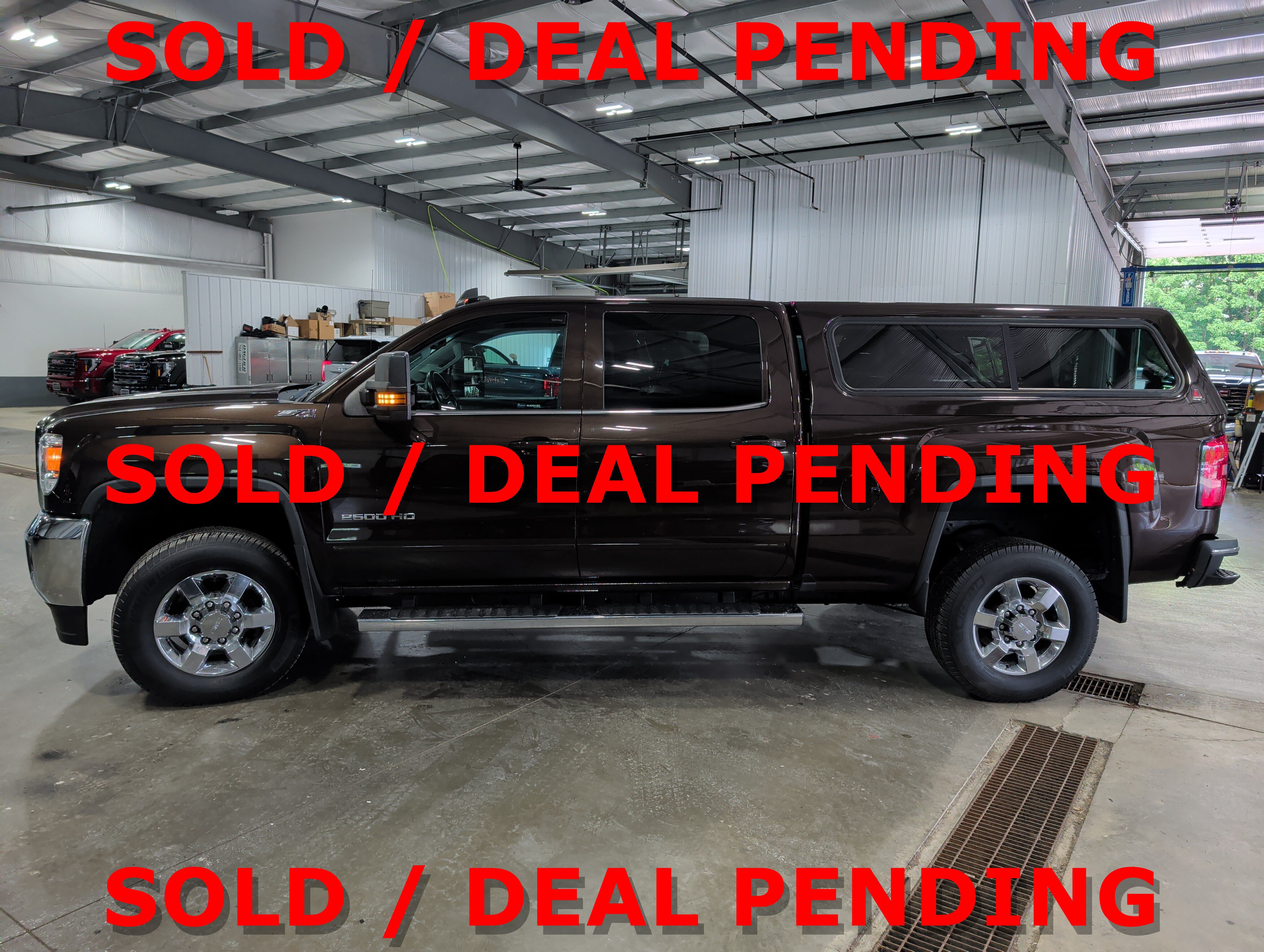 Used 2018 GMC Sierra 2500 SLE w/ HD SLE Preferred Plus Package AWD/4WD image 5