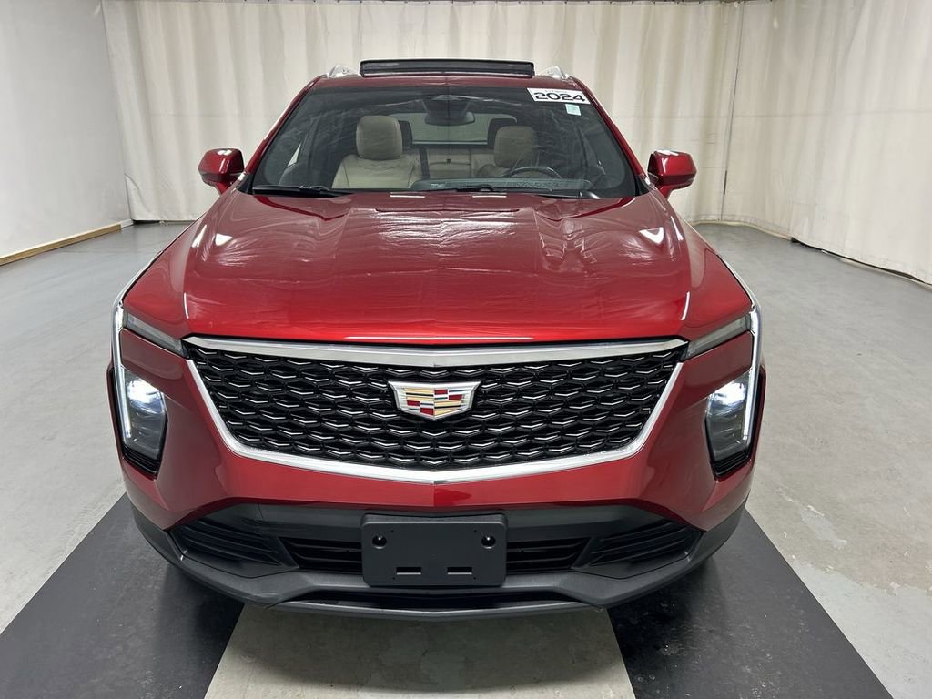 Used 2024 Cadillac XT4 Luxury w/ Cold Weather Package image 3