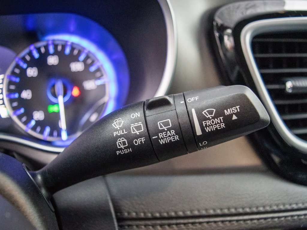 Used 2018 Chrysler Pacifica Limited image 16