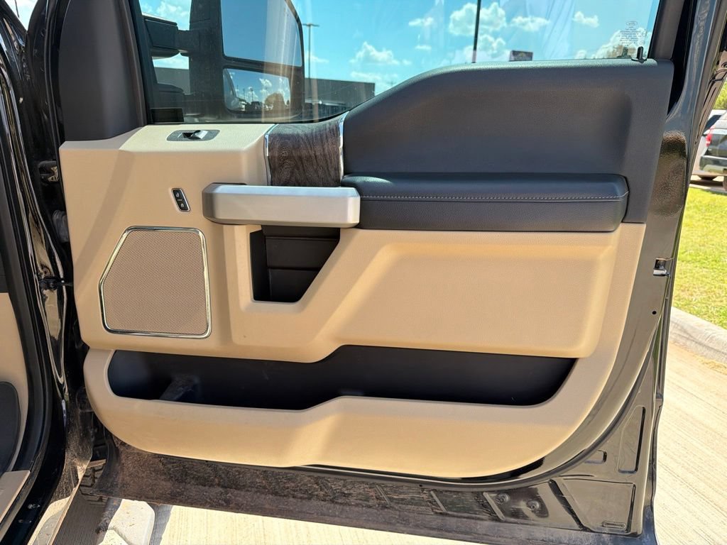 Used 2017 Ford F250 Lariat w/ Lariat Ultimate Package AWD/4WD image 15
