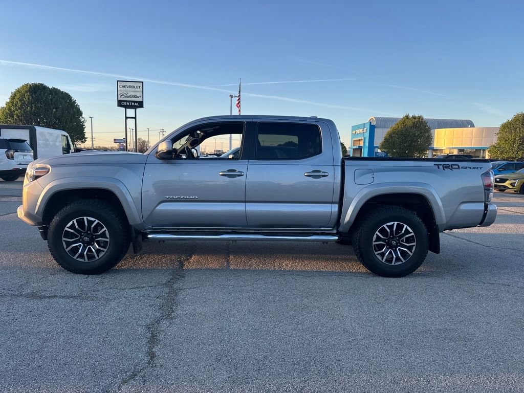 Used 2020 Toyota Tacoma TRD Sport image 3