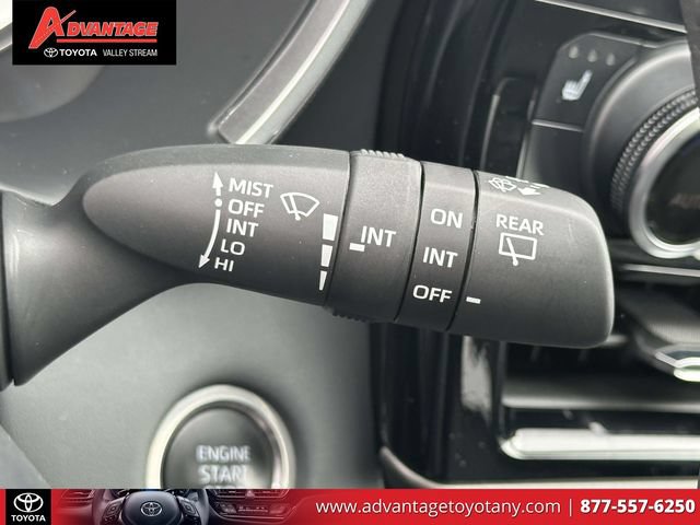Used 2024 Toyota Highlander XLE AWD/4WD image 32